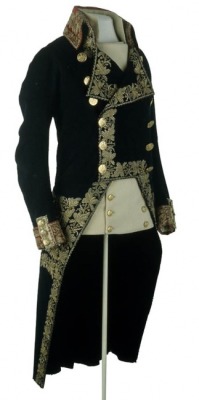 carlosae88:  that-damned-elusive-pimpernel:  ornamentedbeing:  Uniform of General of Division worn by Napoleon at the Battle of Marengo, 1800  I would wear this everywhere.  Fact^ 