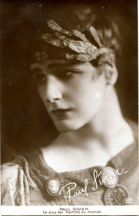 narcissus off duty