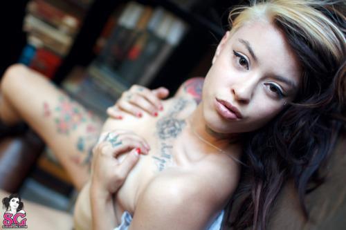 tetasytattoos:  fuckyeahinkedwhores:  Carrina  Exótica! #nsfw #tittytuesday #tetas