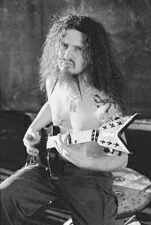 eban451:  samarakris:  R.I.P John Lennon and Dimebag Darrell  dos grandes ! 