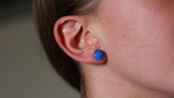 Me-Convierto-En-Geek:  Quantumgeekery:  Xbox Controller Stud Earrings - Via Gr0Glmann