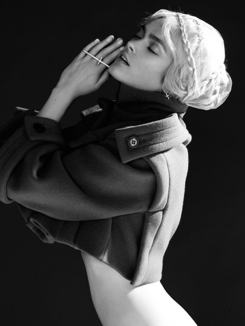 Sophie Vlaming Photography by Klaas Jan Kliphuis Styled by Roel Schagen Published in Avant Garde, December 2011