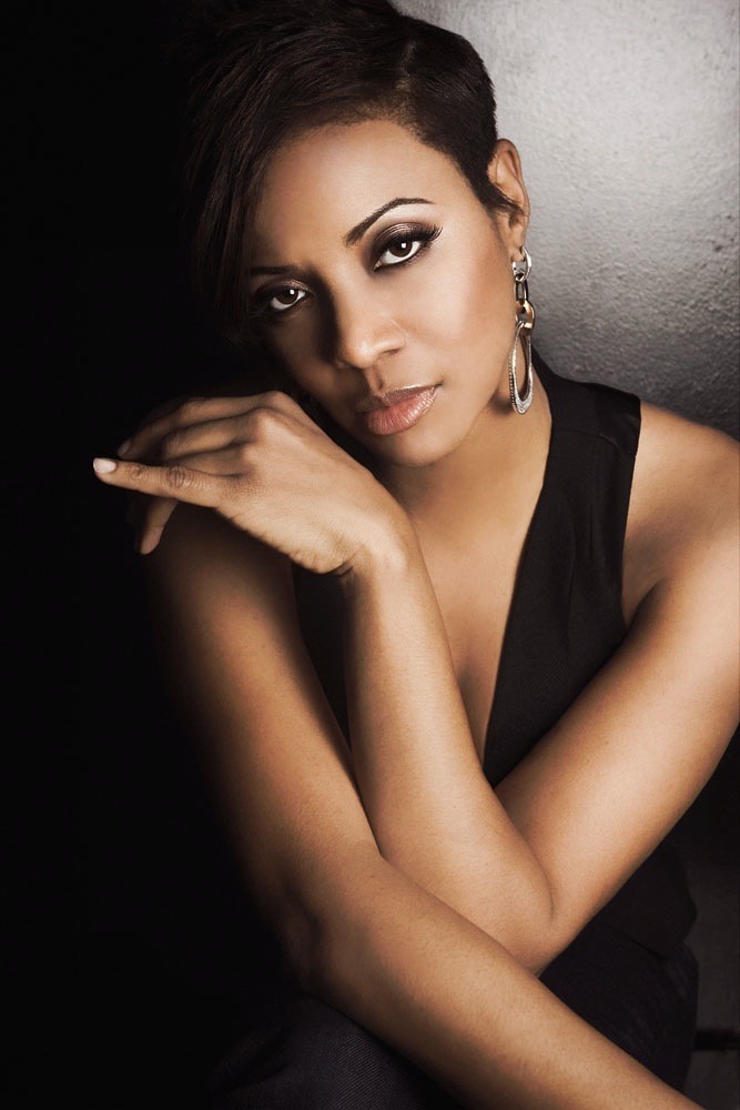 13083andcounting:  MC Lyte    Does she age? She look the same as she did in &lsquo;88