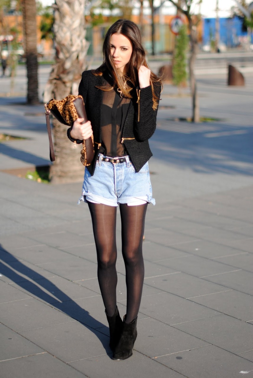 Black blazer with jeans outfits