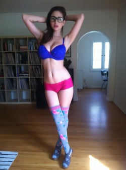 Lockless:  Towritelesbiansonherarms:  Thatruthmvp:  &Amp;Lt;3 Nerdy Girls  Hot Chick