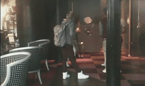 louis-can-do-me:  victoriandirection:  ITS BACK  hazza you’re so awkward it hurts.