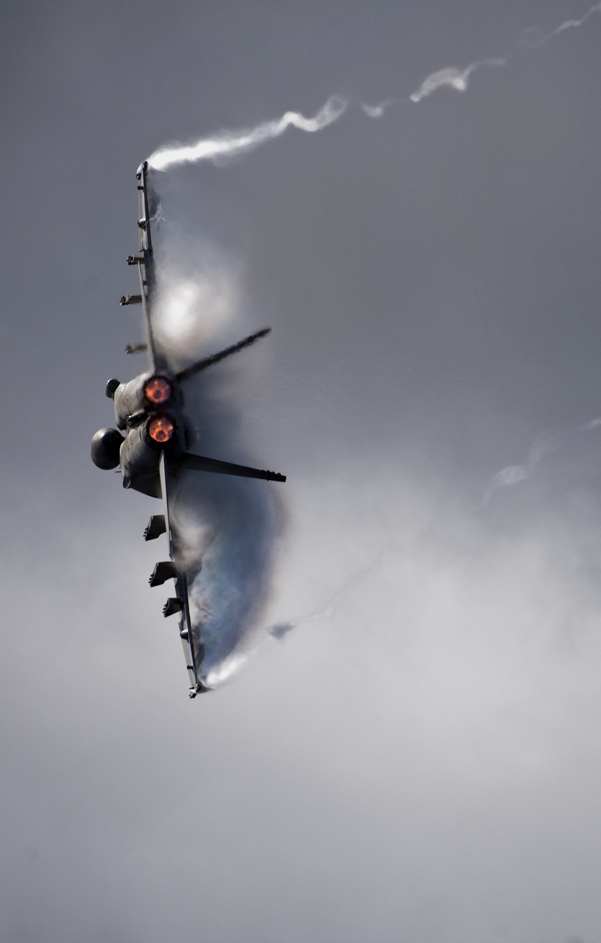 Don’t need candles on my birthday today, the two burners on this USN F/A-18E will do just fine!
PACIFIC OCEAN (June 6, 2011) An F/A-18E Super Hornet assigned to Strike Fighter Squadron (VFA) 81 maneuvers during an air power demonstration over the...