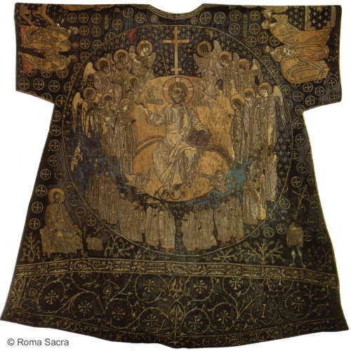 mediumaevum:The so-called “Dalmatic of Charlemagne”.Eleventh century. Gift of the Patriarch of Const