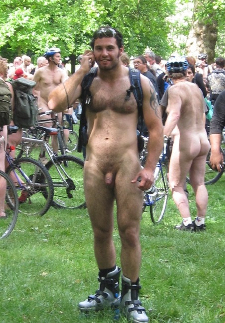 majdad-wnbr:  blazingcrazy:  I have a crush on this guy.  Major Dad’s Public Nudity