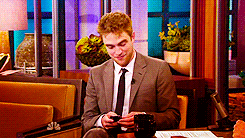  Robert Pattinson reading his dad’s email on jay leno (2010) ‘He said… “Dear
