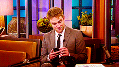  Robert Pattinson reading his dad’s email on jay leno (2010) ‘He said… “Dear