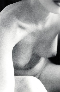 marcedith:  ….Ralph Gibson - Sans Titre, de la série Infanta, 1994…