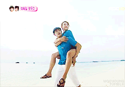 sirstephy:  PIGGY BACK RIDES ARE FUCKIN AWESOMEE. 