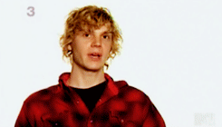 lifeisunique:  Evan on MTV’s Top 10 aw essa carinha de drogado e cabelo bagunçado