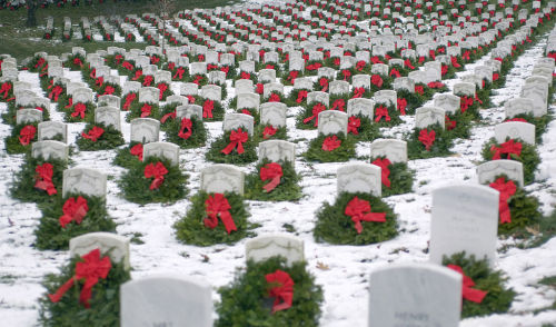 militarymom4ever:Arlington National Cemetery.http://www.wreathsacrossamerica.org/