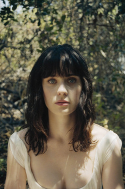 wolf-cub:  zooey deschanel  01001100 