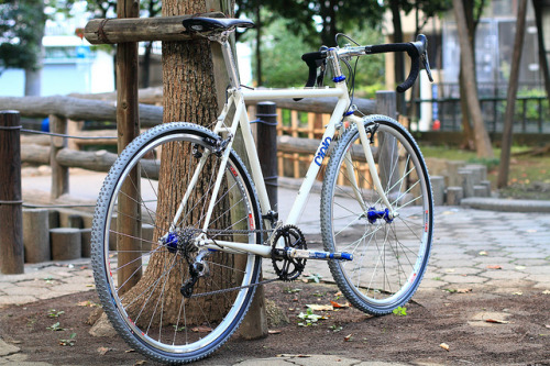 pureclimber:  *CIELO* cross complete bike by Blue Lug on Flickr.