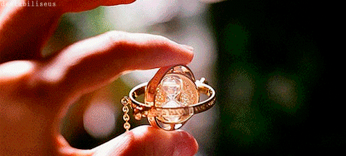  Pegar o Expresso de Hogwarts, usar minha capa da invisibilidade, tomar suco de abóbora, salvar o Prisioneiro, participar do Torneio Tribruxo e ter a Glória Eterna, conhecer meus dois melhores amigos que vou levar pra toda a vida verdadeiramente, salvar