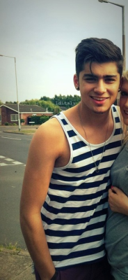 wh0r3t4st1c:  toms-linson:  come-to-me-1d:  whoatherestyles:  one-thing-1d:  liamlightsupmyworld:    HIS WEARING STRIPES!   um there go my ovaries omg  new found love: Zayn in Stripes.  what about the fact that its a skimpy tanktop? new found love: zayn
