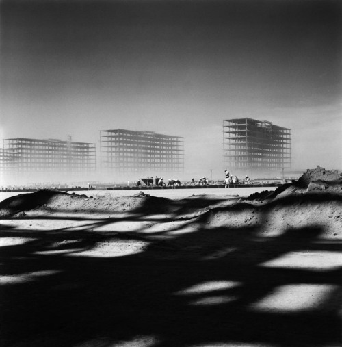 timeisthearchitect: “La construction de Brasilia par Marcel Gautherot” via La boite verte. The Bra