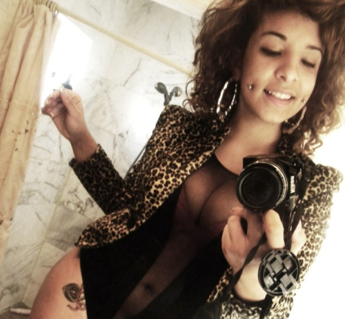 badbroads:  http://badbroads.tumblr.com/ TJ’s Beautiful Sunday 
