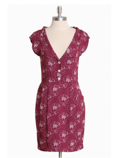 This forties-inspired dress has a very vintage feeling! Reminds me a bit of the girls from Mad Men.
“ See more ways to wear retro fashion here » shopruche.com via teen vogue
”