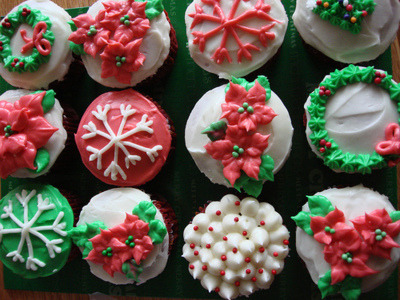 foodpornit:  Christmas Cupcakes! #FoodPorn