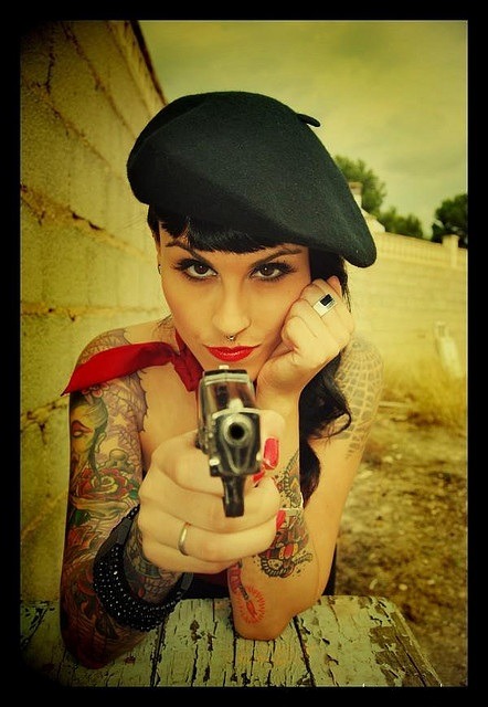 exhibitionistatheart:  girls and guns ;) ♥