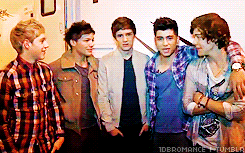 1derfulnemi:  nipstaplease:  GOLDEN  I think thats pretty cute. But it kills me when