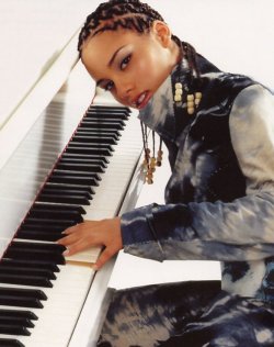  alicia keys = beautiful :)