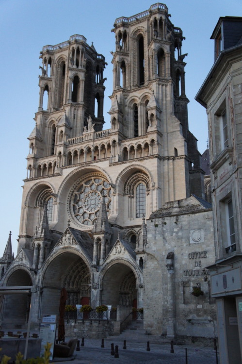 Cathédrale Notre-Dame, Laon, view of the façade.