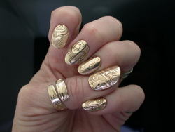 fusionkelvar:  gold nails  