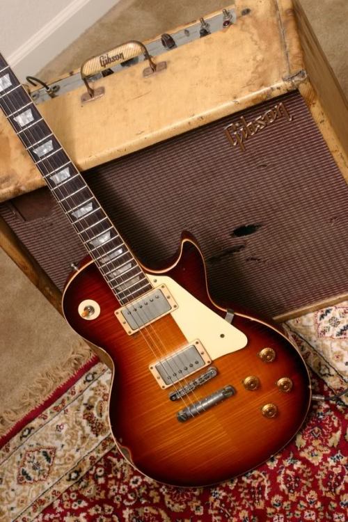 motoseguitarras:  Gibson’n’Gibson adult photos