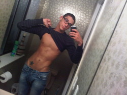 thehottestboys:  terryleehicksthethird.tumblr.com