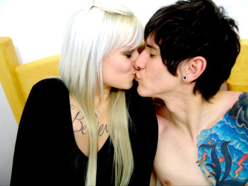 a-n-t-i-m-a-t-t-e-r:  E se for para amar, ame com todos meus defeitos,que não são poucos.  (elesdizemqueteamam) 