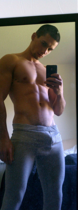 krazyraysbulgeparade:  guysamateurcrap:  Follow me on: www.guysamateurcrap.tumblr.com