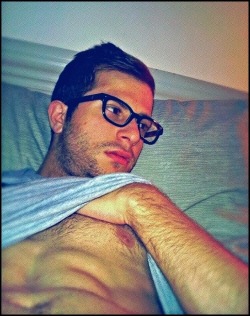 braziliancub:  Bespectacled hottie 