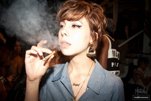 hookersdonttonguekiss:  L I L  DEBBIE 