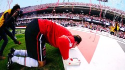 “Eu adoro isso aqui, eu adoro esse clube, vou sentir muita falta o dia que tiver que parar, o dia que tiver que encerrar. Sei que vai chegar o dia, mas, até lá, eu vou ser sempre o são-paulino mais apaixonado que já passou por aqui, pode ter certeza.”