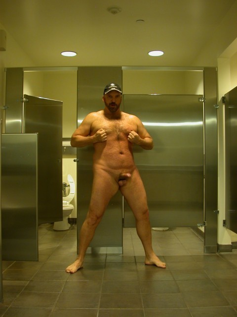 stocky-men-guys:  fhabhotdamncobs:  hobartgloryhunter:  I love getting my kit off in a public toilet while I wait for someone to come and play with me.   ♂♂  Big, strong and sexy menStocky Men & Guys   Hot dammmmmm