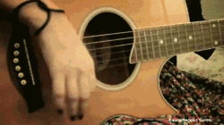 happiness-is-what-matters:  Há momentos em que só a música é capaz de demonstrar