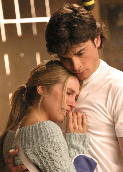 Smallville Behind the Scenes on Tumblr: Sarah Carter and Tom Welling from  Unsafe