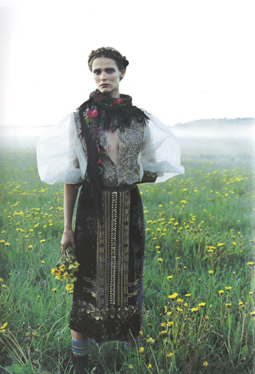 ataraxie-:  Carmen Kaas by Yelena Yemchuk
