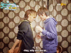 stephsoldblog-deactivated201305:  Onew: Hey, why are we so… JH: Why? Come closer.  ;_______; this is love 