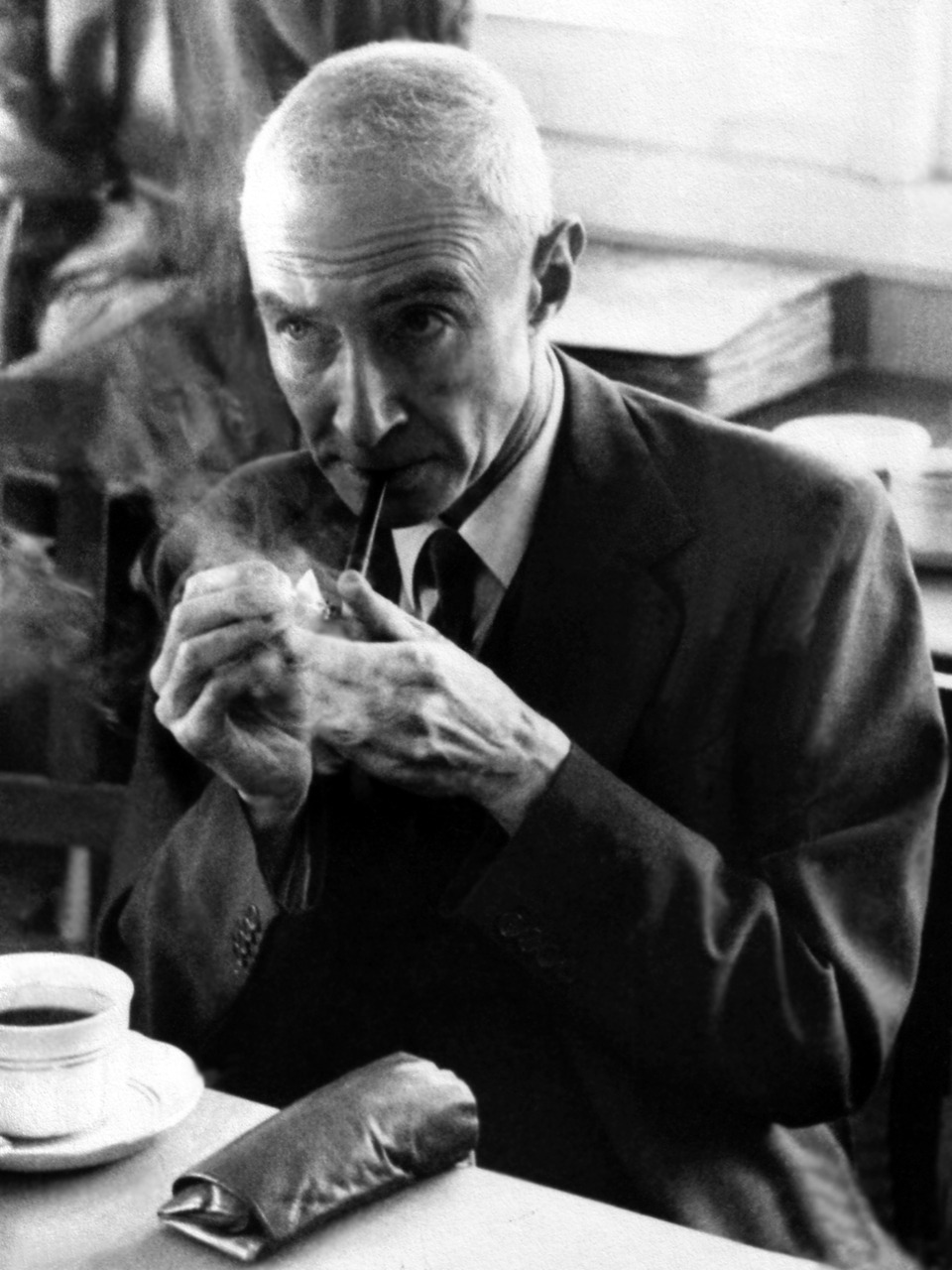 scipsy:  Robert Oppenheimer, 1963 (via cec.uchile.cl) 