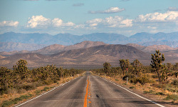 refero-mundus:  Desert Road HDR (by J-a-x)