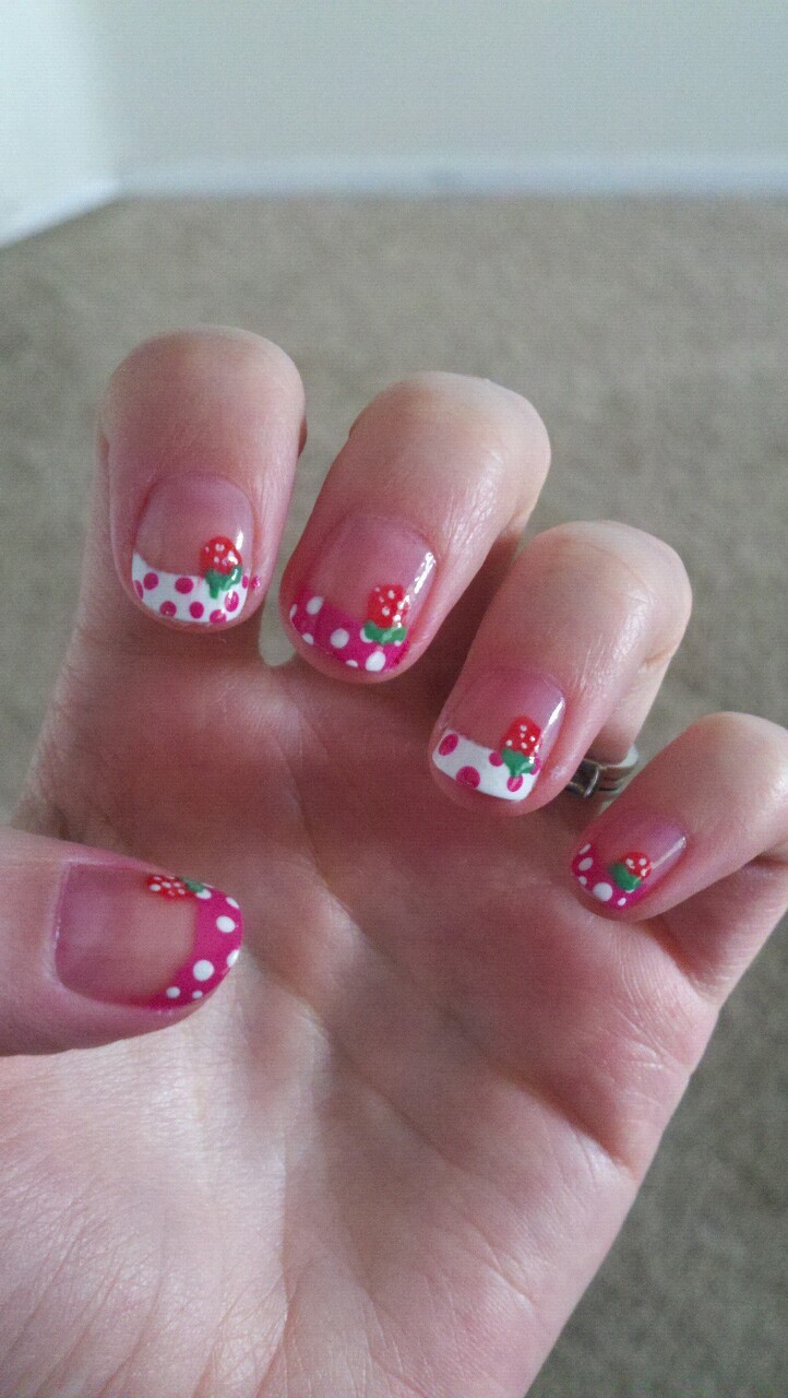 bbbambi:  Strawberry nails! 
