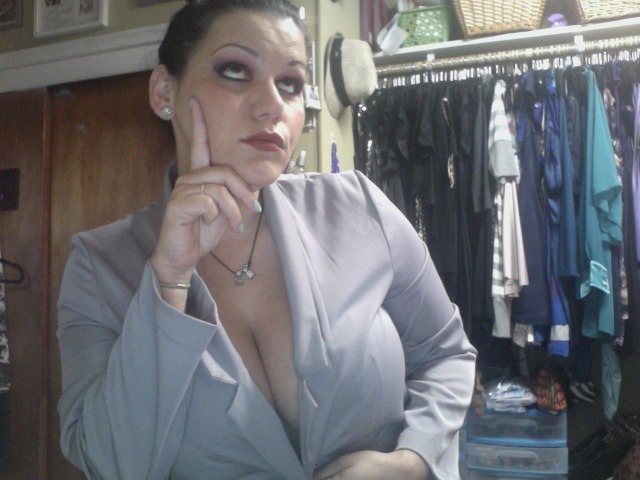 reporting from her closet, in her mothers Â house..!!! The one and only ANGELINA