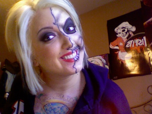 welcome2frightnight:  Whose ready for October? This girl!  ^ This makes me happy. Come to school with me, Halloween’s everyday