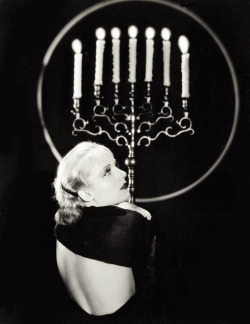 vintagegal:  Carole Lombard c. 1930’s 